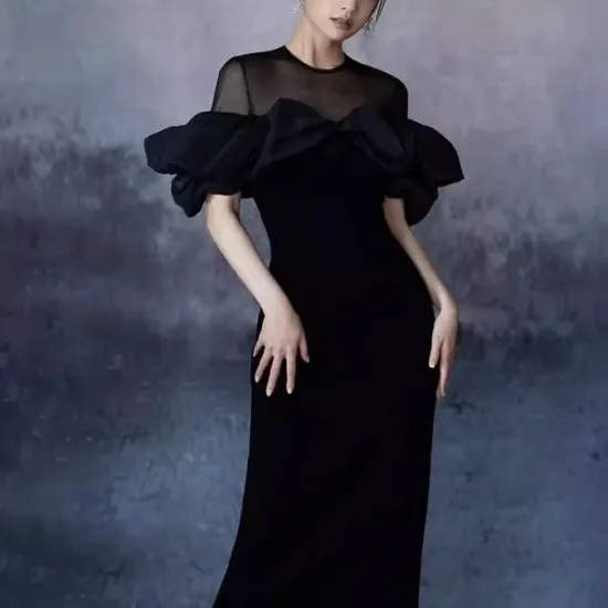 ロングシアーのブラックのオフショルダードレス、上品でおしゃれな大人のパーティードレス